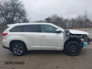 2018 Toyota Highlander Limited z VIN 5TDDZRFH6JS899857, wystawiony jako IAAI lot #41492515 z przebiegiem 98 929 mil mil oraz . Historia ofert i sprzedaży dostępna na DreamBid. Obrazek 14.