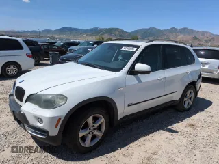 2008 BMW X5 3.0si z VIN 5UXFE43548L031478, wystawiony jako Copart lot #59392505 z przebiegiem Nie podano mil oraz Szkoda całkowita • Salvage title. Historia ofert i sprzedaży dostępna na DreamBid. Obrazek 1.