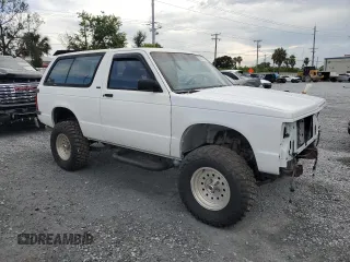 1991 Chevrolet Blazer с VIN 1GNCT18Z5M8105497, выставлен на аукционе Copart как лот 65277335 с пробегом 156 219 миль миль и Списание • Salvage title. История ставок и продаж доступна на DreamBid. Изображение 4.