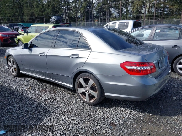 2010 Mercedes-Benz E-Class E 350 Luxury with VIN WDDHF8HB3AA128286, listed as a IAAI auction lot 41970037 with 183,961 mi miles. Bid and sale history available at carsss.com. Image 3.