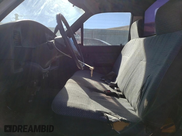 1994 Toyota Pickup DX z VIN JT4RN81P0R5200010, wystawiony jako Copart lot #89184805 z przebiegiem 123 270 mil mil oraz Szkoda całkowita • Salvage title. Historia ofert i sprzedaży dostępna na DreamBid. Obrazek 7.