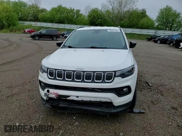 2022 Jeep Compass Latitude z VIN 3C4NJCBB8NT156266, wystawiony jako Copart lot #55321825 z przebiegiem 73 771 mil mil oraz Szkoda całkowita • Salvage title. Historia ofert i sprzedaży dostępna na DreamBid. Obrazek 14.