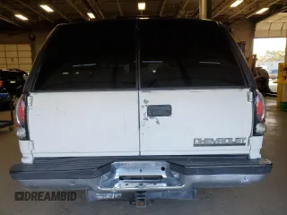 1998 Chevrolet Suburban with VIN 1GNEC16R3WJ314003, listed as a Copart auction lot 78271654 with 283,661 mi miles and Clean Title. Bid and sale history available at carsss.com. Image 6.