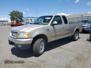 2000 Ford F-150 XL z VIN 1FTRX18L3YKA77727, wystawiony jako Copart lot #58774135 z przebiegiem Nie podano mil oraz Czysty tytuł • Clean title. Historia ofert i sprzedaży dostępna na DreamBid. Obrazek 1.