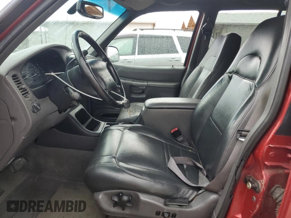 2000 Ford Explorer XLT z VIN 1FMZU63E3YZB39063, wystawiony jako Copart lot #74105104 z przebiegiem 231 003 mil mil oraz Szkoda całkowita • Salvage title. Historia ofert i sprzedaży dostępna na DreamBid. Obrazek 7.