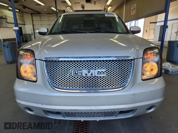 2007 GMC Yukon Denali z VIN 1GKFK63867J362741, wystawiony jako Copart lot #59442875 z przebiegiem 198 247 mil mil oraz Czysty tytuł • Clean title. Historia ofert i sprzedaży dostępna na DreamBid. Obrazek 5.