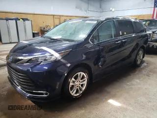 2024 Toyota Sienna XLE z VIN 5TDJSKFC8RS121770, wystawiony jako Copart lot #53828485 z przebiegiem 12 207 mil mil oraz Czysty tytuł • Clean title. Historia ofert i sprzedaży dostępna na DreamBid. Obrazek 1.