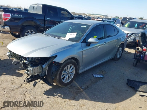 2025 Toyota Camry LE z VIN 4T1DBADKXSU009549, wystawiony jako IAAI lot #41366328 z przebiegiem 1 512 mil mil oraz . Historia ofert i sprzedaży dostępna na DreamBid. Obrazek 2.