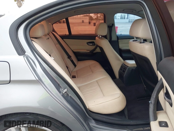 2011 BMW 3 Series 328i z VIN WBAPH5C5XBA448624, wystawiony jako IAAI lot #42381476 z przebiegiem 151 363 mil mil oraz . Historia ofert i sprzedaży dostępna na DreamBid. Obrazek 8.