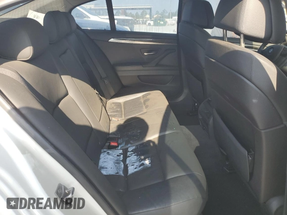 2011 BMW 5 Series 535i z VIN WBAFR7C55BC603380, wystawiony jako Copart lot #55961545 z przebiegiem Nie podano mil oraz Nie do naprawy • Non repairable. Historia ofert i sprzedaży dostępna na DreamBid. Obrazek 10.