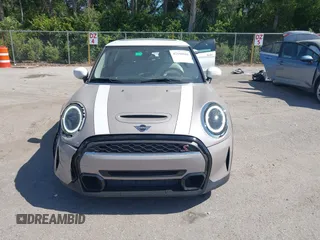 2023 MINI Hardtop Cooper S z VIN WMW53DH09P2T51901, wystawiony jako IAAI lot #42108680 z przebiegiem 14 311 mil mil oraz . Historia ofert i sprzedaży dostępna na DreamBid. Obrazek 12.