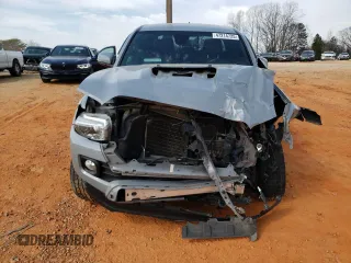 2020 Toyota Tacoma SR5 z VIN 5TFCZ5AN4LX225401, wystawiony jako Copart lot #53544005 z przebiegiem 110 946 mil mil oraz Szkoda całkowita • Salvage title. Historia ofert i sprzedaży dostępna na DreamBid. Obrazek 5.