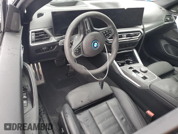 2024 BMW i4 M50 z VIN WBY33AW00RFS45178, wystawiony jako Copart lot #46379085 z przebiegiem Nie podano mil oraz Nie do naprawy • Non repairable. Historia ofert i sprzedaży dostępna na DreamBid. Obrazek 8.