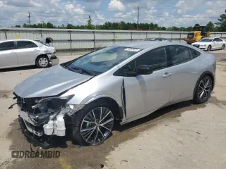 2024 Toyota Prius LE z VIN JTDACAAUXR3042240, wystawiony jako Copart lot #55953875 z przebiegiem 1 410 mil mil oraz Szkoda całkowita • Salvage title. Historia ofert i sprzedaży dostępna na DreamBid. Obrazek 1.