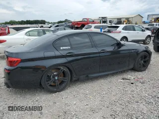2016 BMW M5 z VIN WBSFV9C56GD595441, wystawiony jako Copart lot #59880955 z przebiegiem 109 018 mil mil oraz Szkoda całkowita • Salvage title. Historia ofert i sprzedaży dostępna na DreamBid. Obrazek 3.