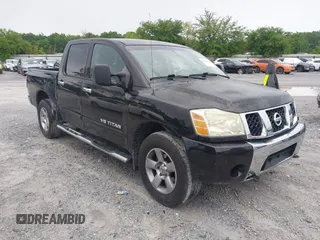 2007 Nissan Titan SE z VIN 1N6BA07B17N245705, wystawiony jako IAAI lot #42190185 z przebiegiem 214 078 mil mil oraz . Historia ofert i sprzedaży dostępna na DreamBid. Obrazek 1.
