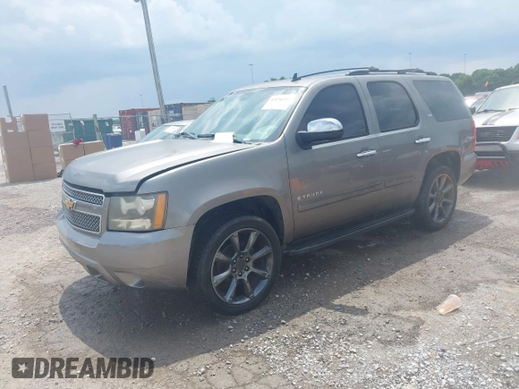 2007 Chevrolet Tahoe LT z VIN 1GNFK13077J372162, wystawiony jako IAAI lot #42656552 z przebiegiem 218 352 mil mil oraz . Historia ofert i sprzedaży dostępna na DreamBid. Obrazek 2.