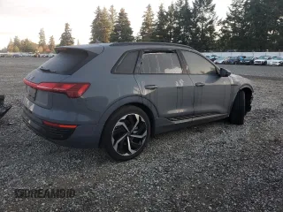2024 Audi Q8 e-tron z VIN WA16AAGE0RB028245, wystawiony jako Copart lot #76139614 z przebiegiem 15 330 mil mil oraz Szkody całkowita. Historia ofert i sprzedaży dostępna na DreamBid. Obrazek 3.