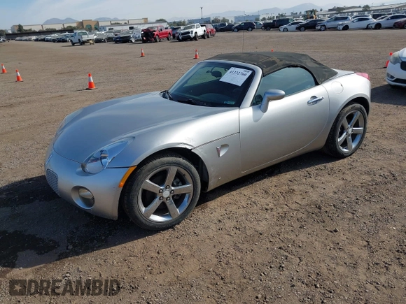 2007 Pontiac Solstice z VIN 1G2MB35B57Y111621, wystawiony jako IAAI lot #41332760 z przebiegiem 49 784 mil mil oraz . Historia ofert i sprzedaży dostępna na DreamBid. Obrazek 17.