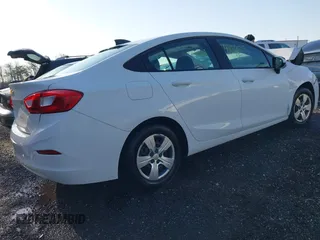 2017 Chevrolet Cruze LS z VIN 1G1BC5SM1H7252008, wystawiony jako IAAI lot #41880627 z przebiegiem 104 693 mil mil oraz . Historia ofert i sprzedaży dostępna na DreamBid. Obrazek 4.