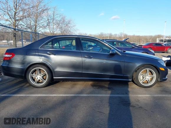 2010 Mercedes-Benz E-Class E 550 Luxury with VIN WDDHF9AB4AA207739, listed as a IAAI auction lot 41343070 with 71,390 mi miles. Bid and sale history available at carsss.com. Image 13.