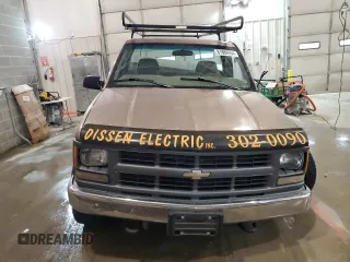 1997 Chevrolet Silverado 2500 z VIN 1GCGK24R4VZ218989, wystawiony jako Copart lot #81666954 z przebiegiem 286 219 mil mil oraz Szkoda całkowita • Salvage title. Historia ofert i sprzedaży dostępna na DreamBid. Obrazek 5.