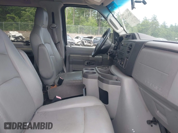 2013 Ford Econoline Passenger XL z VIN 1FBSS3BL1DDA07828, wystawiony jako IAAI lot #42561534 z przebiegiem 258 725 mil mil oraz . Historia ofert i sprzedaży dostępna na DreamBid. Obrazek 5.