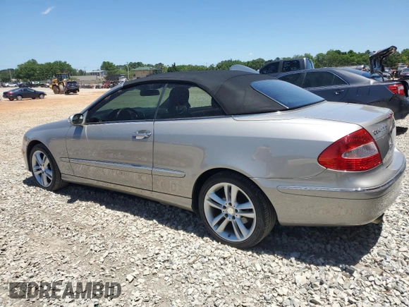 2008 Mercedes-Benz CLK 350 z VIN WDBTK56FX8T092386, wystawiony jako Copart lot #57283715 z przebiegiem 126 696 mil mil oraz Szkoda całkowita • Salvage title. Historia ofert i sprzedaży dostępna na DreamBid. Obrazek 2.