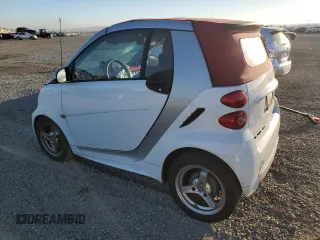 2013 Smart fortwo Passion z VIN WMEEK3BA3DK661248, wystawiony jako Copart lot #81115694 z przebiegiem 112 817 mil mil oraz Szkoda całkowita • Salvage title. Historia ofert i sprzedaży dostępna na DreamBid. Obrazek 2.