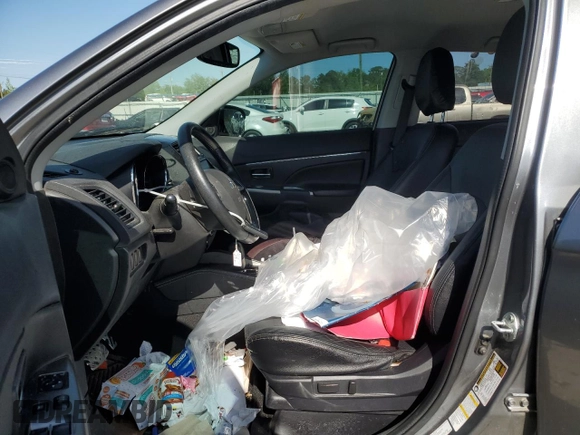 2018 Mitsubishi Outlander SEL z VIN JA4AP4AW1JU001625, wystawiony jako Copart lot #53531915 z przebiegiem 227 043 mil mil oraz Szkoda całkowita • Salvage title. Historia ofert i sprzedaży dostępna na DreamBid. Obrazek 7.