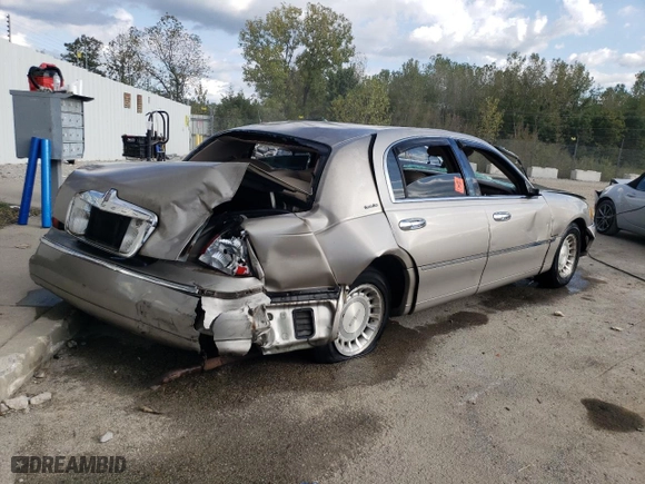 2002 Lincoln Town Car Executive with VIN 1LNHM81W32Y663460, listed as a Copart auction lot 72064874 with 153,251 mi miles and Salvage Title. Bid and sale history available at carsss.com. Image 3.