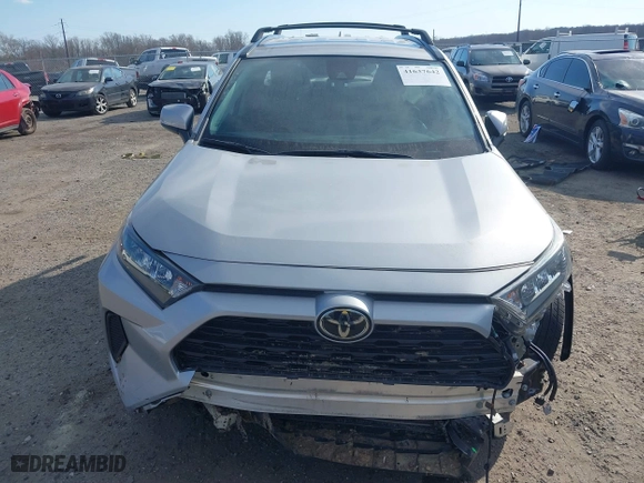 2020 Toyota RAV4 LE with VIN 2T3G1RFV7LW117920, listed as a IAAI auction lot 41637642 with 76,099 mi miles. Bid and sale history available at carsss.com. Image 12.