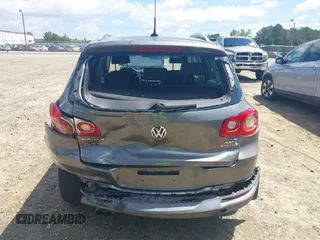 2011 Volkswagen Tiguan SEL z VIN WVGBV7AX5BW512203, wystawiony jako IAAI lot #42273838 z przebiegiem 157 072 mil mil oraz . Historia ofert i sprzedaży dostępna na DreamBid. Obrazek 6.