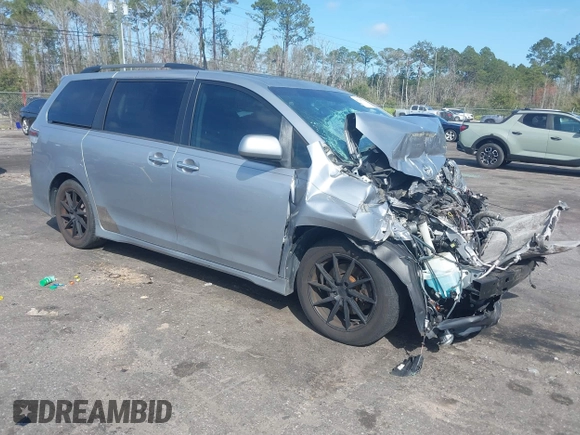 2015 Toyota Sienna SE with VIN 5TDXK3DC3FS550300, listed as a IAAI auction lot 41712966 with 154,242 mi miles. Bid and sale history available at carsss.com. Image 1.
