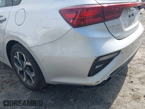 2020 Kia Forte LXS z VIN 3KPF24AD6LE182585, wystawiony jako IAAI lot #41790230 z przebiegiem 83 227 mil mil oraz . Historia ofert i sprzedaży dostępna na DreamBid. Obrazek 19.