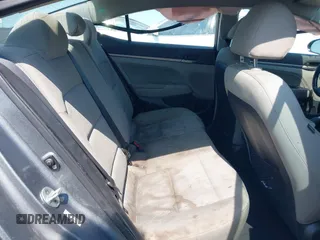 2017 Hyundai Elantra Value Edition z VIN KMHD84LF5HU152826, wystawiony jako IAAI lot #42264137 z przebiegiem 130 957 mil mil oraz . Historia ofert i sprzedaży dostępna na DreamBid. Obrazek 8.
