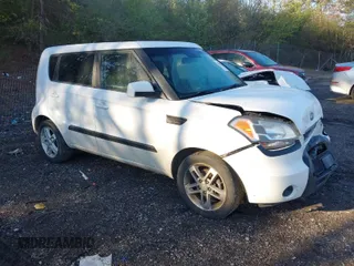 2011 Kia Soul + with VIN KNDJT2A26B7315810, listed as a IAAI auction lot 41826991 with 208,224 mi miles. Bid and sale history available at carsss.com. Image 1.