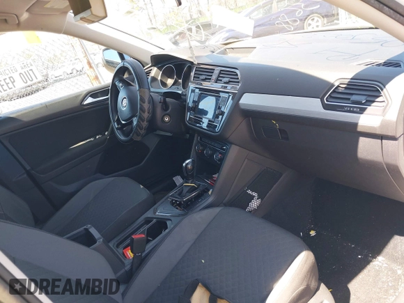 2018 Volkswagen Tiguan S z VIN 3VV1B7AX5JM043090, wystawiony jako IAAI lot #41998165 z przebiegiem Nie podano mil oraz . Historia ofert i sprzedaży dostępna na DreamBid. Obrazek 5.