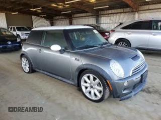 2006 MINI Hardtop S with VIN WMWRE33546TJ48416, listed as a Copart auction lot 51646105 with 110,104 mi miles and Clean Title. Bid and sale history available at DreamBid. Image 4.