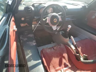 2006 Lotus Elise z VIN SCCPC11196HL30330, wystawiony jako Copart lot #77806924 z przebiegiem Nie podano mil oraz Szkody całkowita. Historia ofert i sprzedaży dostępna na DreamBid. Obrazek 8.