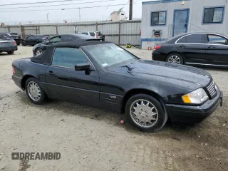 1998 Mercedes-Benz SL z VIN WDBFA76F6WF165874, wystawiony jako Copart lot #53392195 z przebiegiem 141 126 mil mil oraz Tytuł czysty. Historia ofert i sprzedaży dostępna na DreamBid. Obrazek 4.