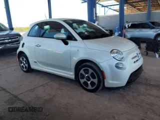 2015 FIAT 500e z VIN 3C3CFFGE2FT503321, wystawiony jako Copart lot #62170495 z przebiegiem 61 091 mil mil oraz Czysty tytuł • Clean title. Historia ofert i sprzedaży dostępna na DreamBid. Obrazek 4.