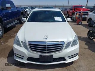 2013 Mercedes-Benz E 350 Luxury z VIN WDDHF5KB3DA737096, wystawiony jako IAAI lot #42378436 z przebiegiem 108 392 mil mil oraz . Historia ofert i sprzedaży dostępna na DreamBid. Obrazek 12.