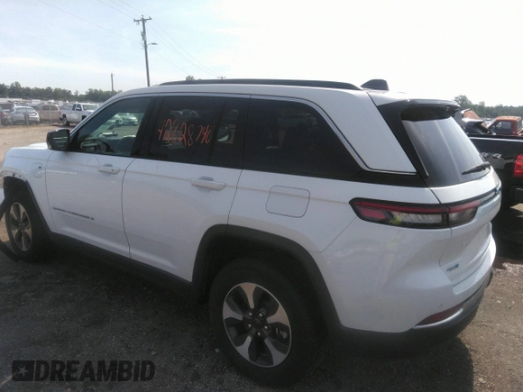 2024 Jeep Grand Cherokee z VIN 1C4RJYB60R8520976, wystawiony jako IAAI lot #42828740 z przebiegiem 33 845 mil mil oraz . Historia ofert i sprzedaży dostępna na DreamBid. Obrazek 3.