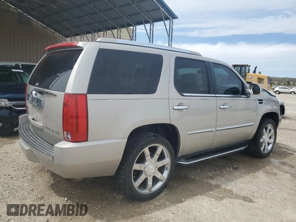 2008 Cadillac Escalade z VIN 1GYFK638X8R143922, wystawiony jako Copart lot #53095095 z przebiegiem 174 899 mil mil oraz Tytuł czysty. Historia ofert i sprzedaży dostępna na DreamBid. Obrazek 3.