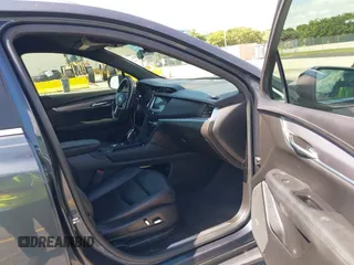 2020 Cadillac XT5 Luxury FWD z VIN 1GYKNAR45LZ224459, wystawiony jako IAAI lot #42295055 z przebiegiem 69 751 mil mil oraz . Historia ofert i sprzedaży dostępna na DreamBid. Obrazek 5.