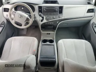 2012 Toyota Sienna LE AAS z VIN 5TDKK3DC0CS222967, wystawiony jako Copart lot #58044405 z przebiegiem 219 970 mil mil oraz Szkoda całkowita • Salvage title. Historia ofert i sprzedaży dostępna na DreamBid. Obrazek 8.