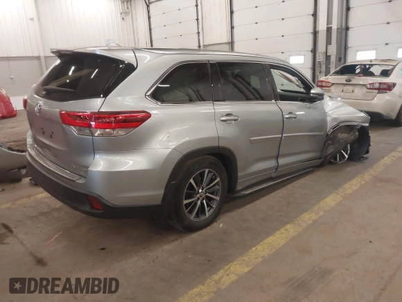 2017 Toyota Highlander XLE with VIN 5TDJZRFH2HS388353, listed as a IAAI auction lot 42138913 with 41,107 mi miles and . Bid and sale history available at DreamBid. Image 4.