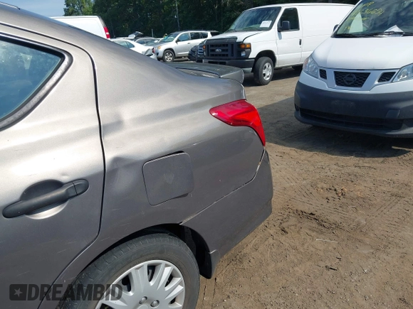 2016 Nissan Versa S с VIN 3N1CN7AP3GL877696, выставлен на аукционе IAAI как лот 42660396 с пробегом 147 182 миль миль и . История ставок и продаж доступна на DreamBid. Изображение 6.