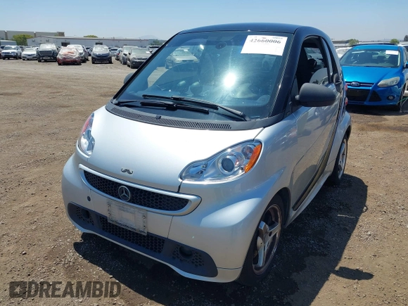 2013 Smart fortwo Pure with VIN WMEEJ3BA8DK619600, listed as a IAAI auction lot 42660006 with Not provided miles and . Bid and sale history available at DreamBid. Image 6.